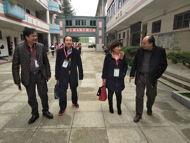 校園參觀.jpg 校園參觀.jpg