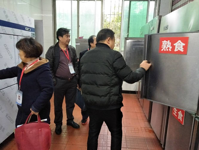 食堂檢查3.jpg 食堂檢查3.jpg