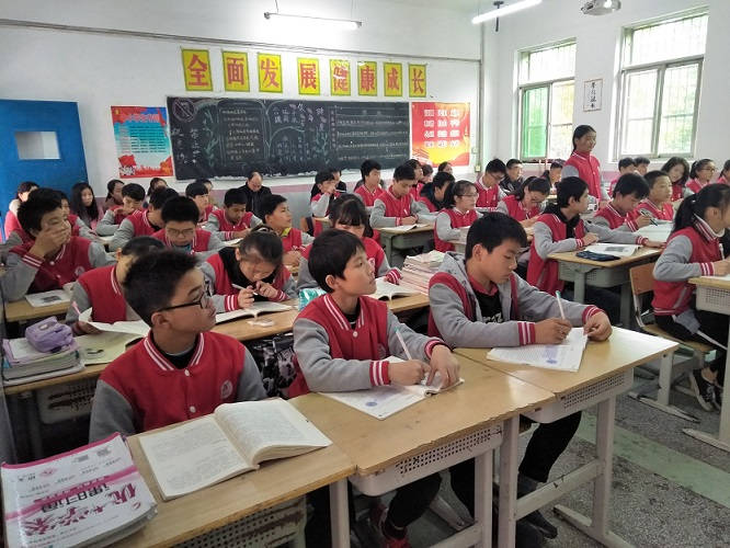 課堂聽課2.jpg 課堂聽課2.jpg