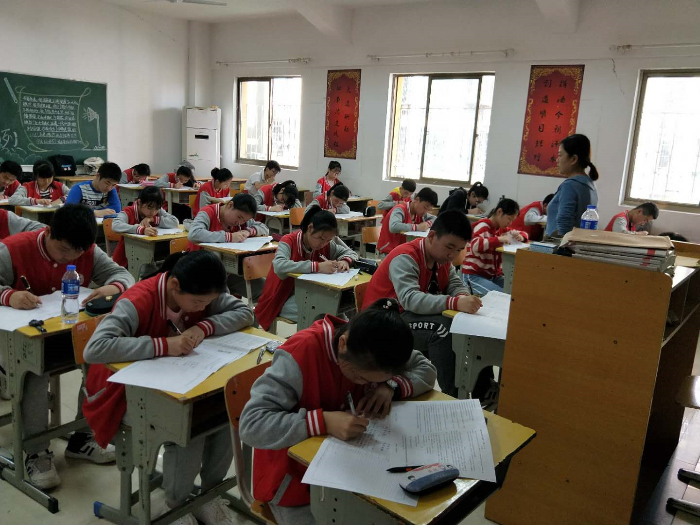 E:\雜項(xiàng)\稿費(fèi)\2019\聚仁堂稿件4月\南昌現(xiàn)代外國語學(xué)校已修改的文章(1)\南昌現(xiàn)代外國語學(xué)校已修改的文章\一朝耕耘  一朝收獲\期中\(zhòng)微信圖片_2019042520395417.jpg